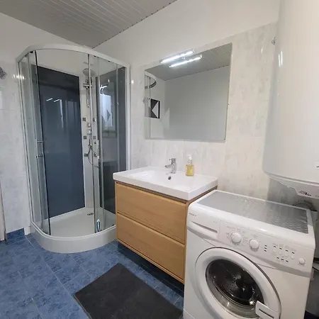 Appartement Rez-de-jardin En Lisière De Forêt *